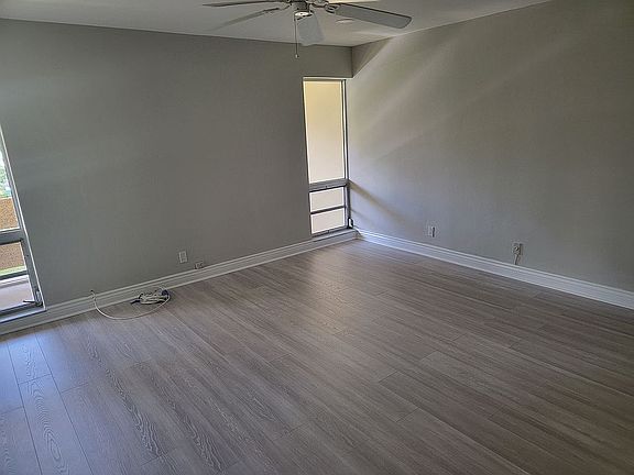 5th image of 1700 SE 15th St APT 309