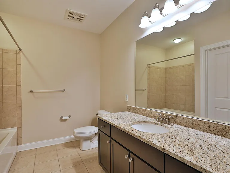 960 Perry St #207 — Photo 24