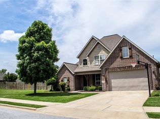 1715 W Cunningham Ave, Rogers, AR 72758