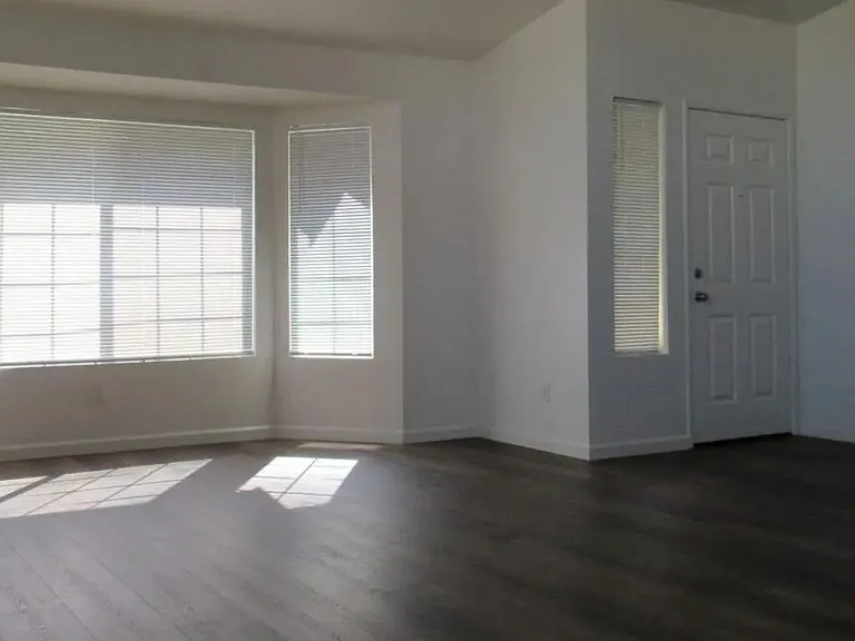 3023 Hampton Rd — Photo 2