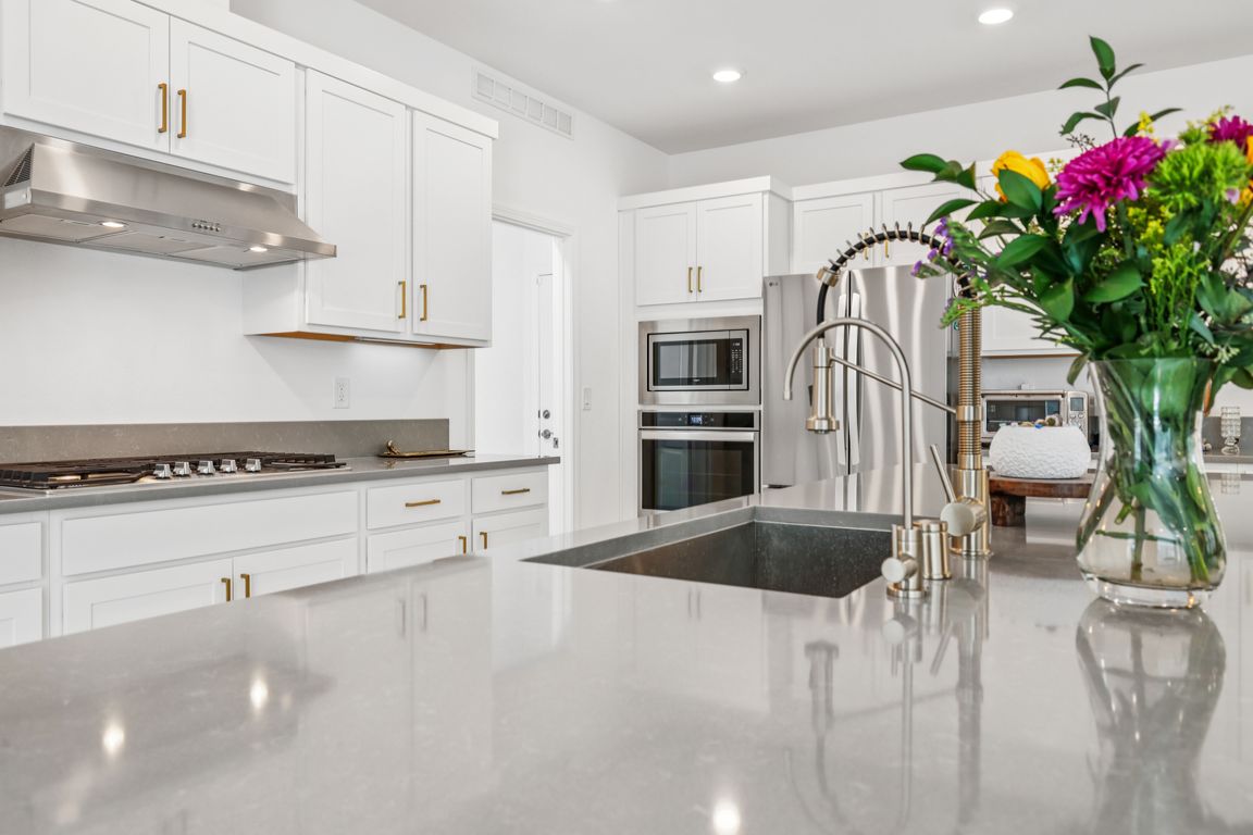 next background image