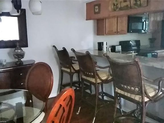 3rd image of 1655 Lakeview Dr Unit B105