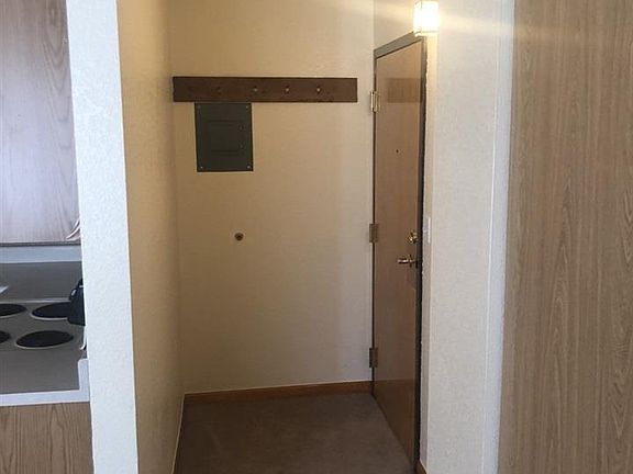 3rd image of 71 Slater Dr APT 6