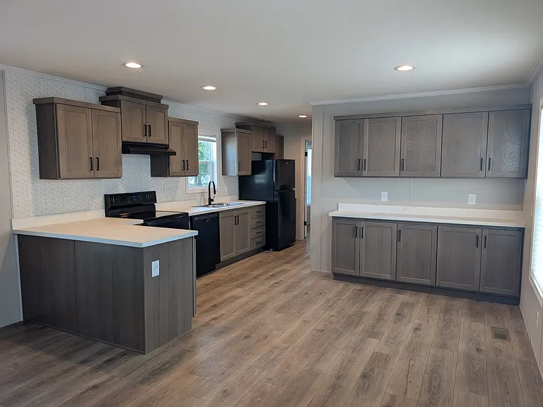 Avon Lakes Estates — Photo 11