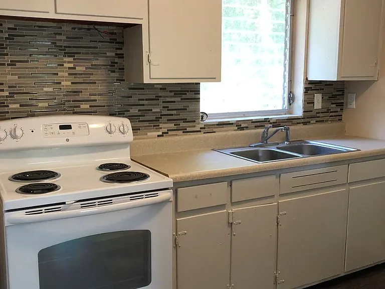 138 Homestead Ave — Photo 3