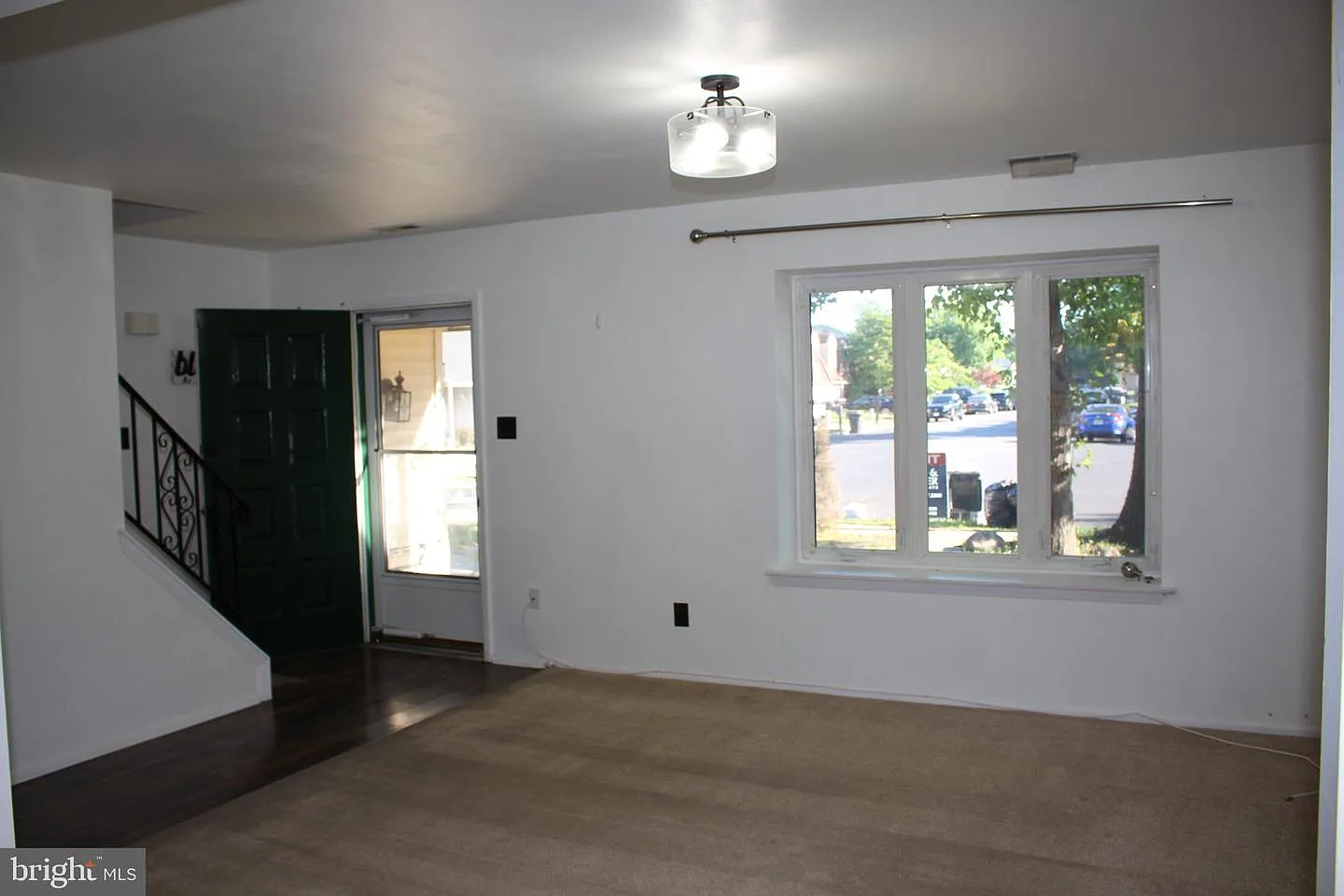 3 bed, 1.5 bath, 1847 sqft, $2,500 — Photo 3