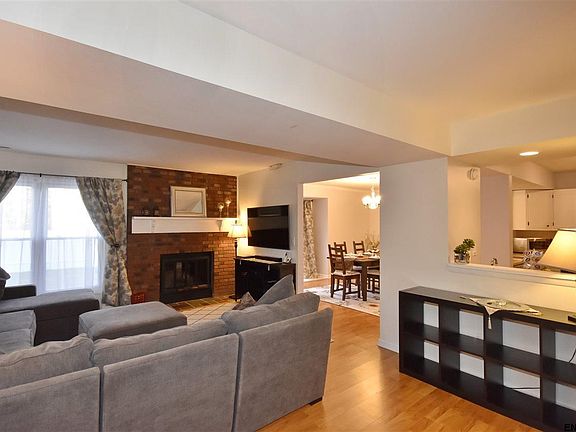 3rd image of 35 Grant Hill Ct