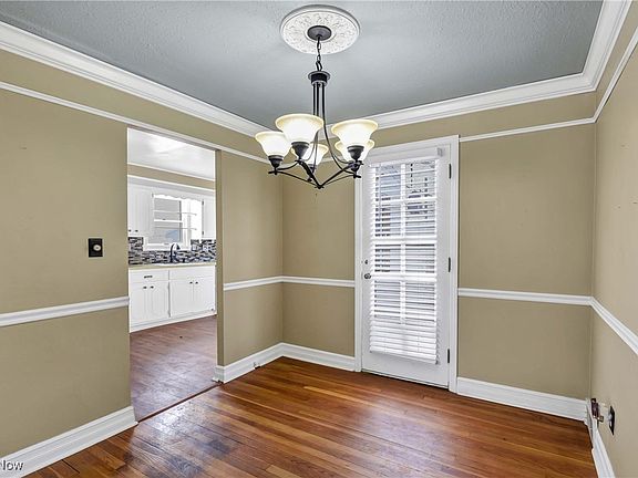5th image of 7198 Greenleaf Ave