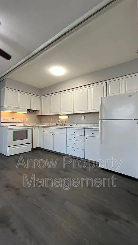 2 bed, 1.0 bath, 828 sqft, $890 — Photo 1