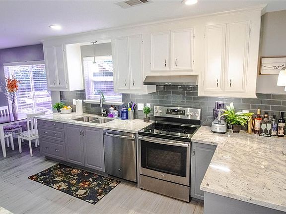 What I love about this kitchen is the view BUT, WHAT'S NOT TO LOVE? Look at all the other details, the granite, the modern feel, beautiful counter-tops, tons of natural light, two tone cabinets, a match made in heaven.