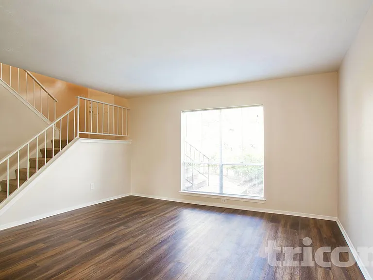 8610 Pine Shores Dr — Photo 3
