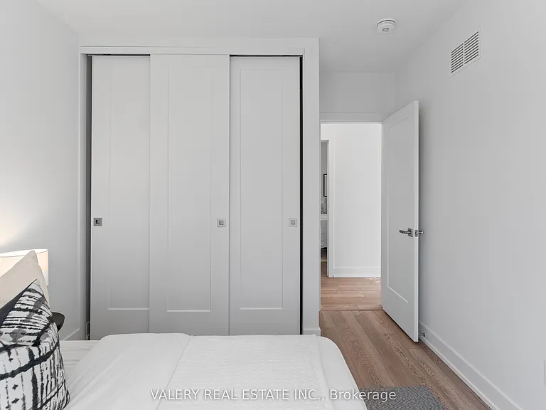 15 Acorn Ave #5 — Photo 32