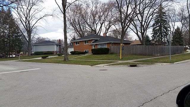 1st image of 1020 E Lilly Ln