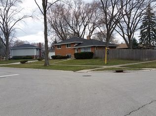 1020 E Lilly Ln, Palatine, IL 60074