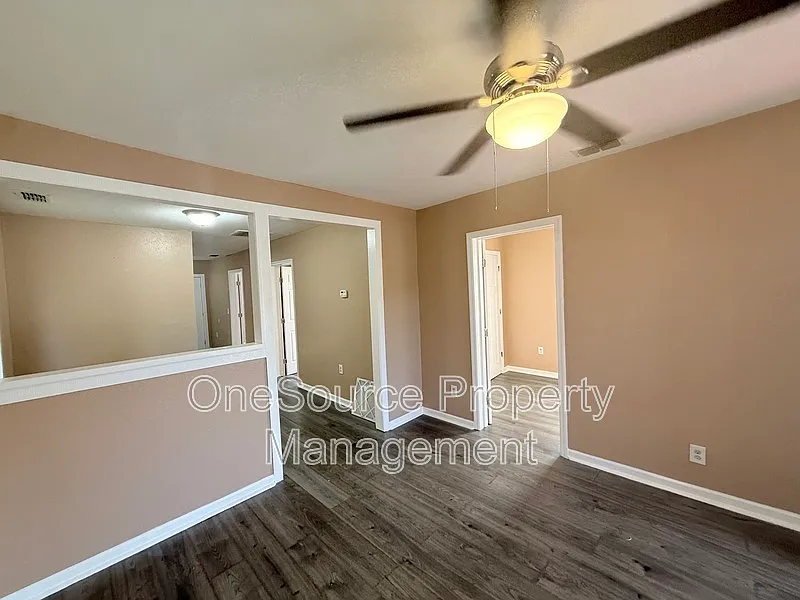 2 bed, 1.0 bath, 1418 sqft, $925 — Photo 3