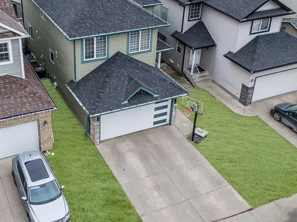 31 E Saddleback Way NE, Calgary, AB T3J 4K4