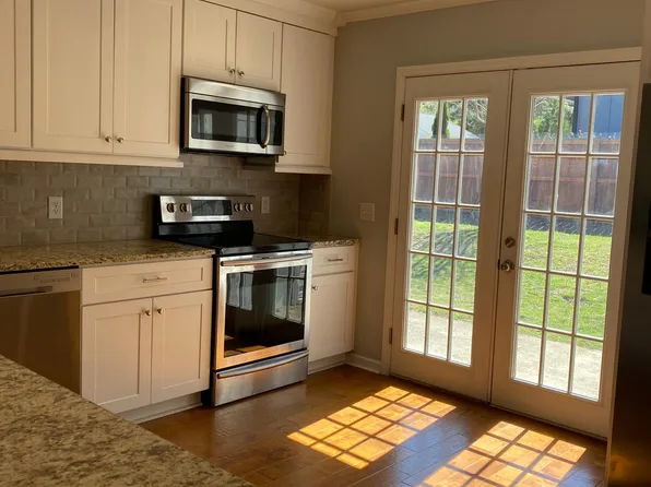 525 NE Broad St #B, Southern Pines, NC 28387
