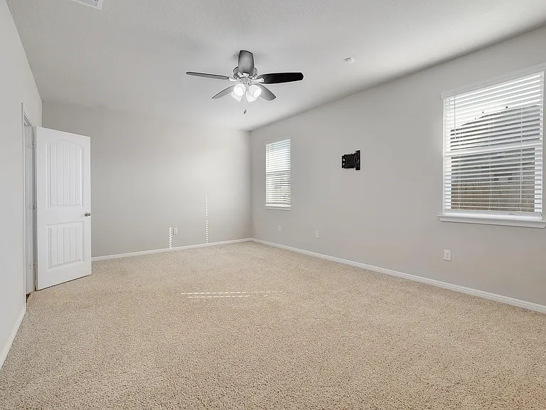 105 Brunnen Way — Photo 15