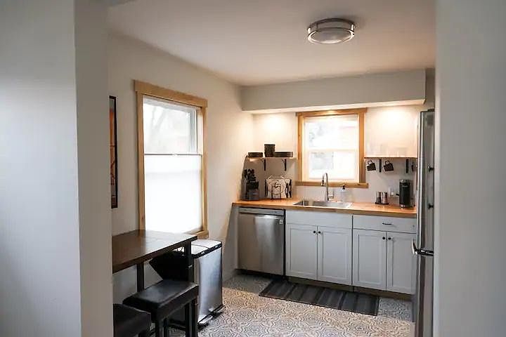 1st image of 5106 Rosslyn Ave