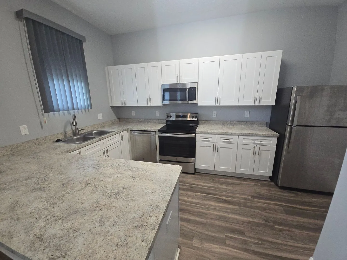 Sunset West Apts - 750 Ave C Bldg B — Photo 4