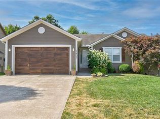 1405 Bradford Dr, Greenwood, MO 64034