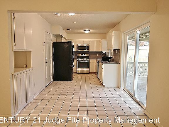 3rd image of 2709 Avonhill Dr