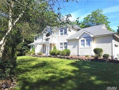 12 Parviz Ct, Miller Place, NY, 11764