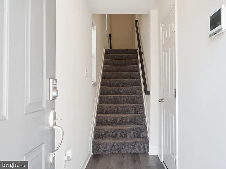 16428 Fife Way — Photo 40
