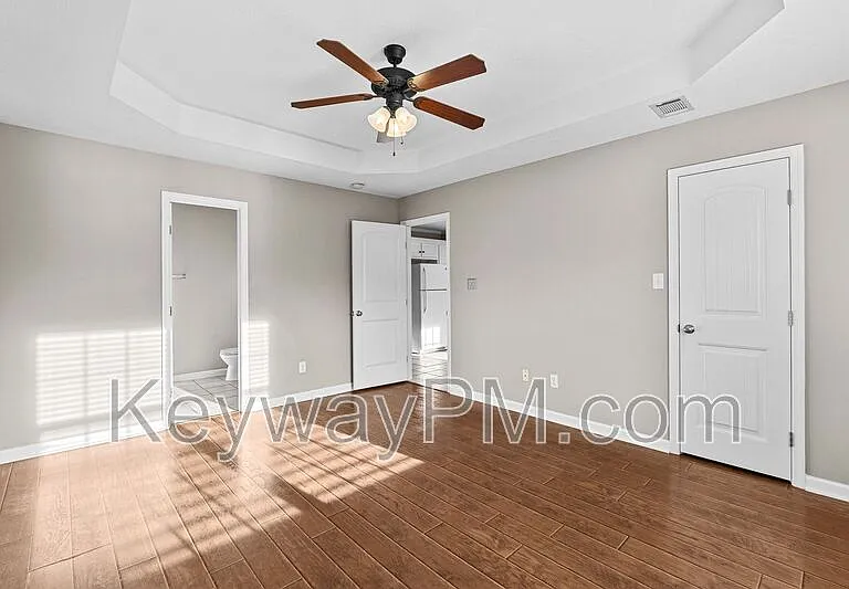 823 Whispering Willow Ct — Photo 10