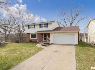 2304 Queens Ct, Bettendorf, IA