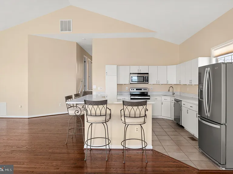 3563 Narragansett Ave — Photo 13