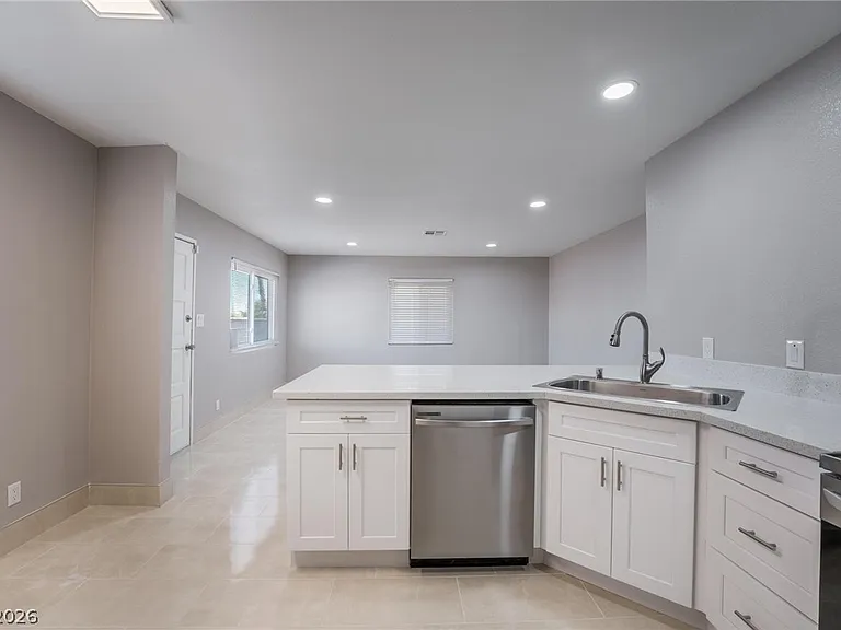 5279 Vicksburg Ave — Photo 14