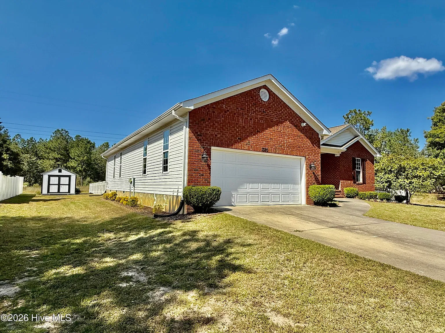 3 bed, 2.0 bath, 2181 sqft, $2,200 — Photo 2