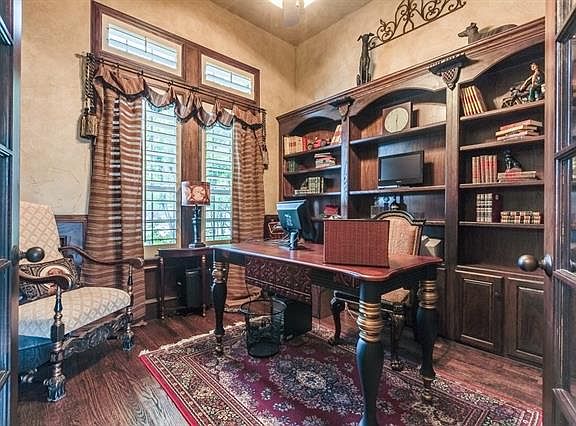 5th image of 2317 Bridgewood Dr