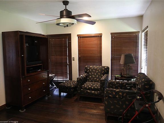 4th image of 2692 Abell Rd