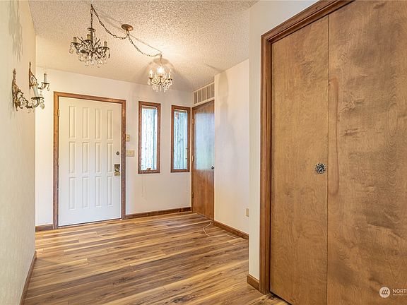 5th image of 225 19TH Street NE #10