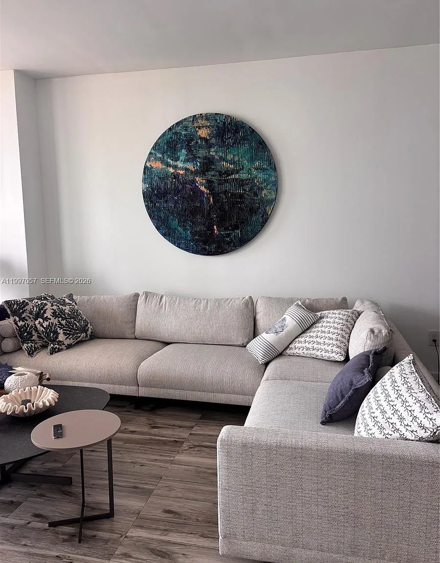 Icon Bay Condo — Photo 2