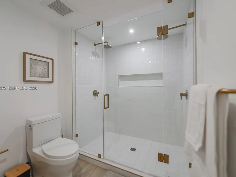 90 NE 32nd St #618 — Photo 15