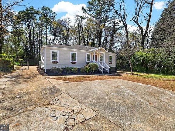 3rd image of 955 Columbia Dr
