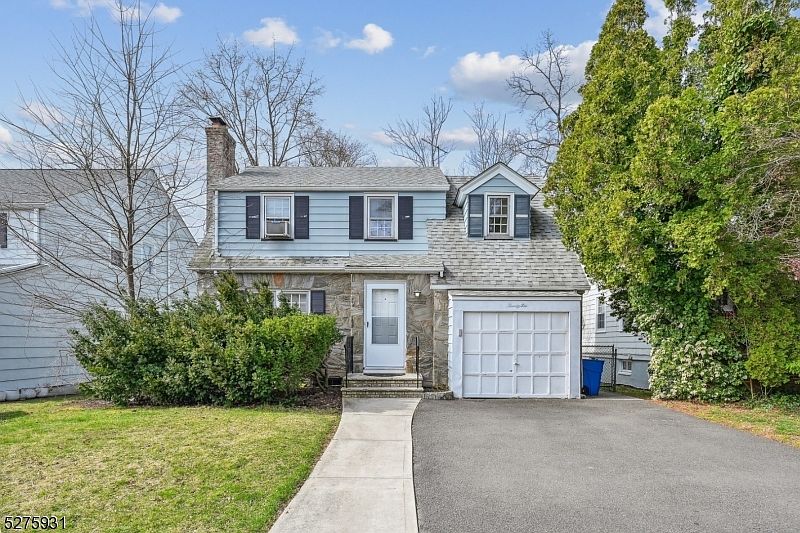 1st image of 22 Oakdale Ave