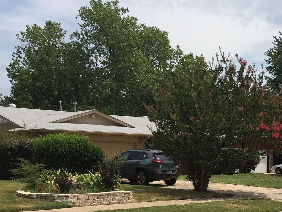 1st image of 1711 Village Dr