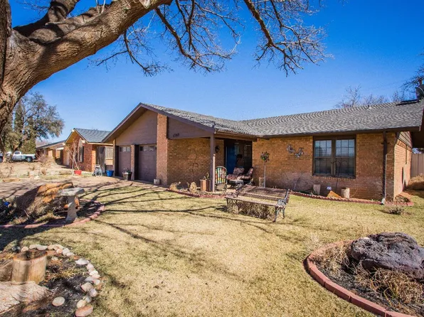 1302 S Cedar St, Brownfield, TX 79316