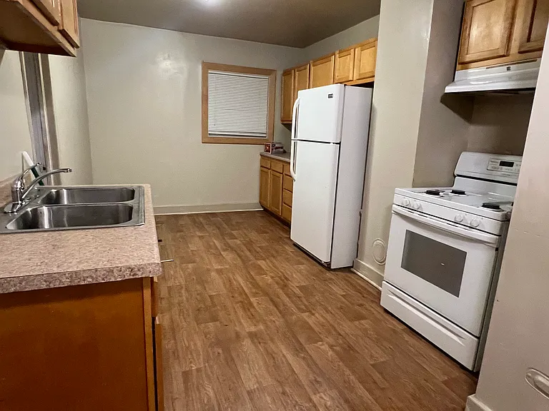 825 Fremont St — Photo 3