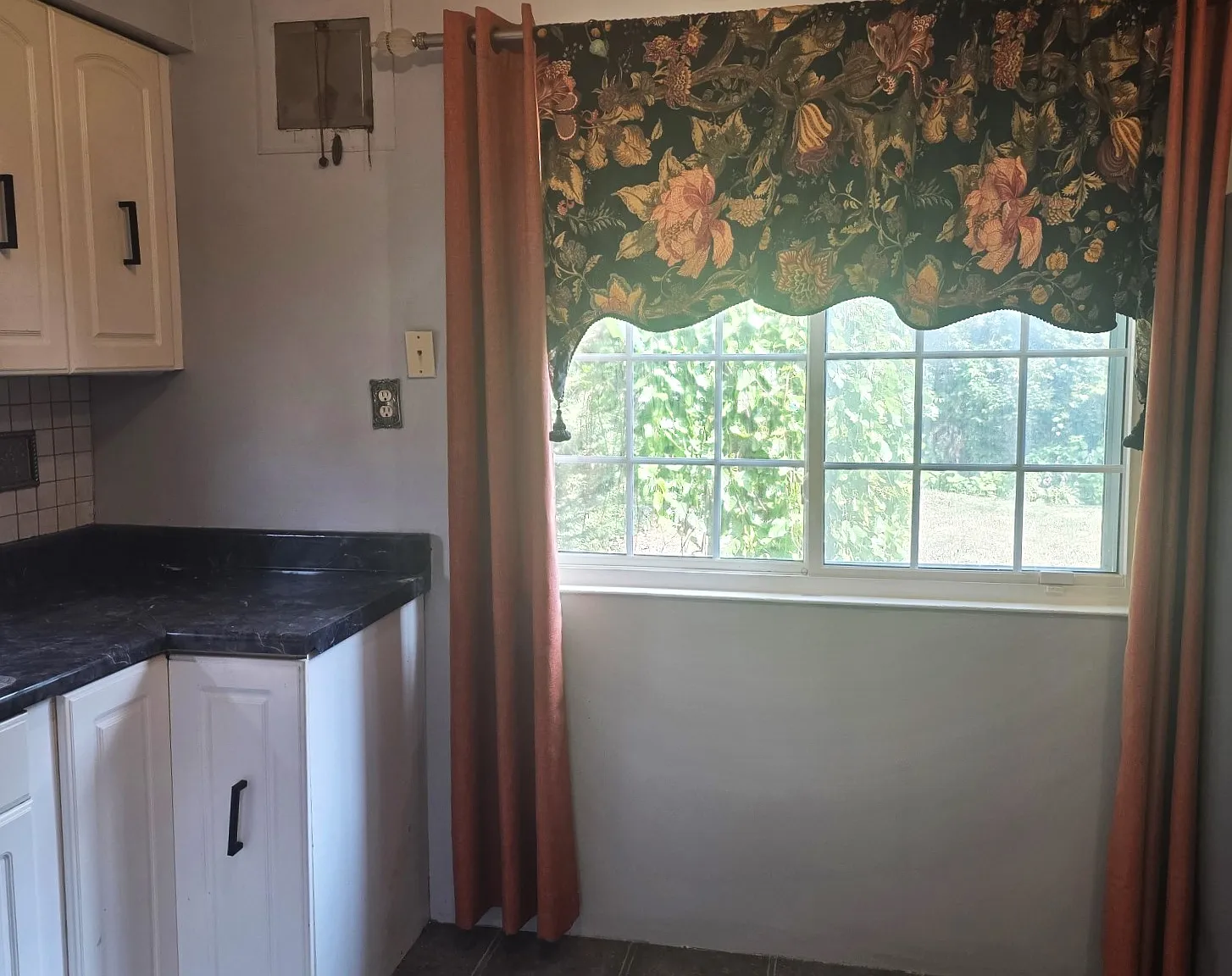 3 bed, 1.5 bath, 1500 sqft, $1,750 — Photo 3