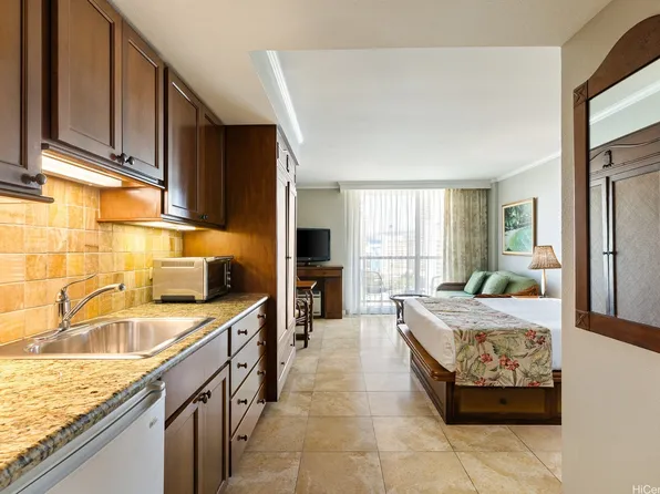 2045 Kalakaua Ave APT 1004, Honolulu, HI 96815