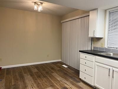 4th image of 605 11th St NE