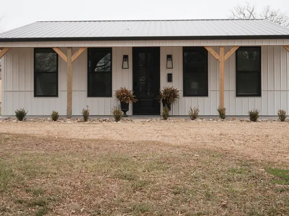 1104 N Jackson St, Clarksville, AR 72830