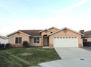 515 Cedar St, Parlier, CA 93648