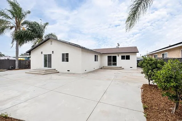 2451 Calle Chanate — Photo 3