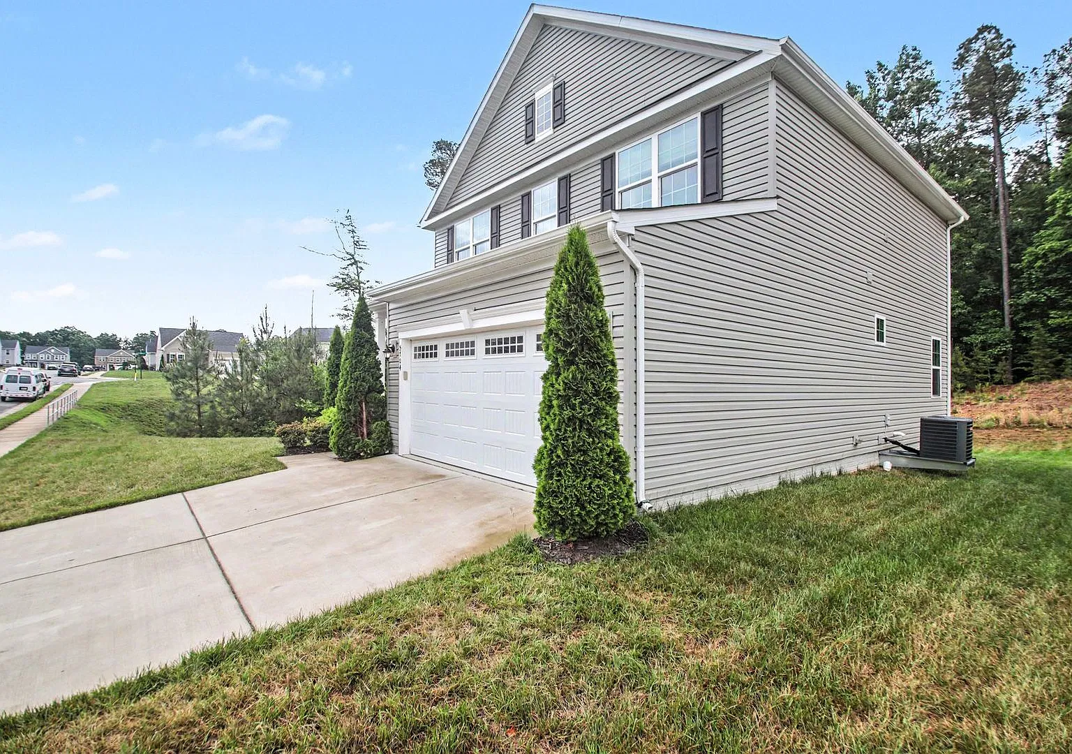 Stunning & Spacious 3-Level Single Family Home in Lees Parke Move-In Ready! — Photo 2